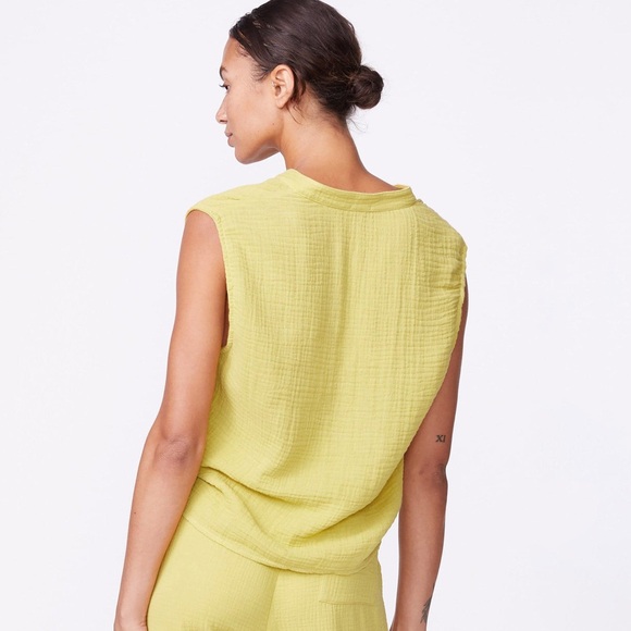 Monrow Gauze Sleeveless Top in Color “Avacado” Size X-Small - Picture 3 of 8